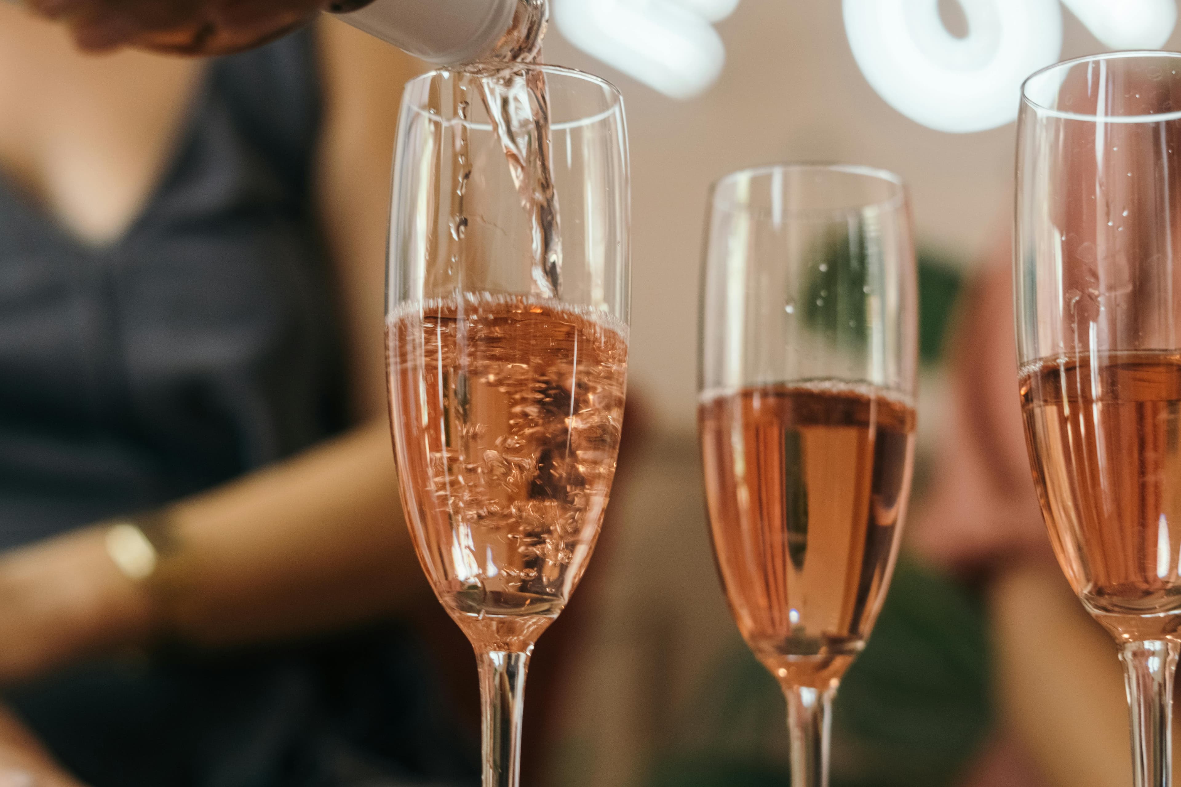 Periphrasis of Rosé Wine